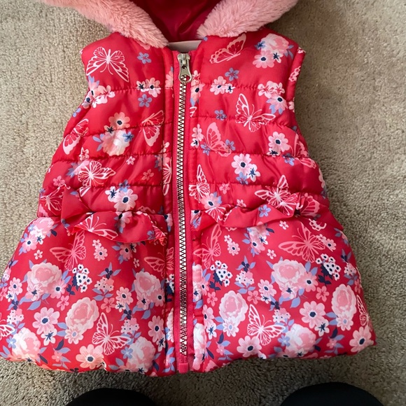 NWOT Little Lass Floral Pink Puffer Vest - Picture 2 of 5